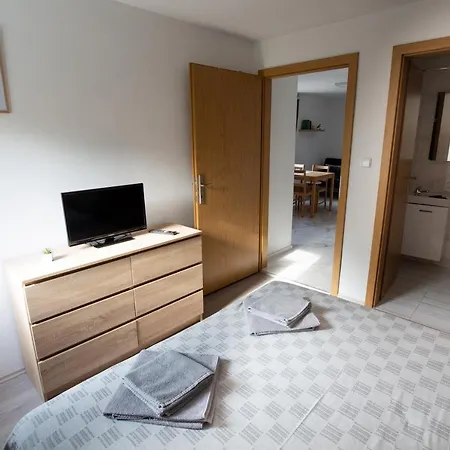 Kuca Nerezinka * Nerezine