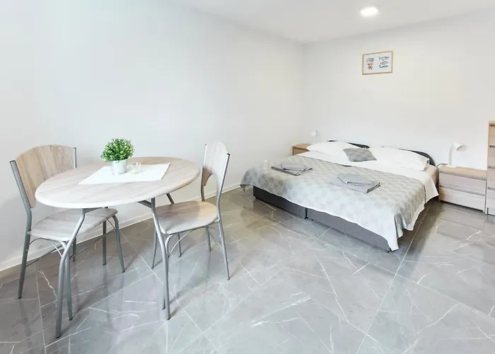 Kuca Nerezinka ネレジネ