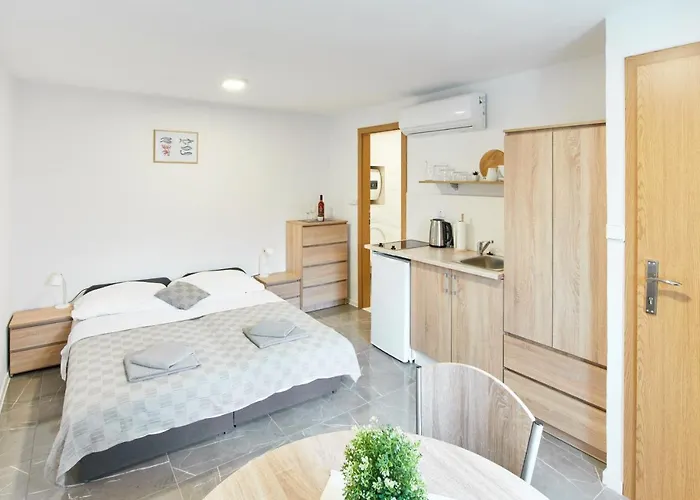 アパート Kuca Nerezinka ネレジネ